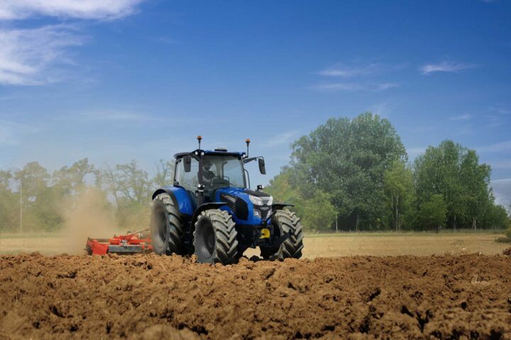 Landini 6-125 RS: the new expression of power, versatility, style, and innovation designed for professional farming